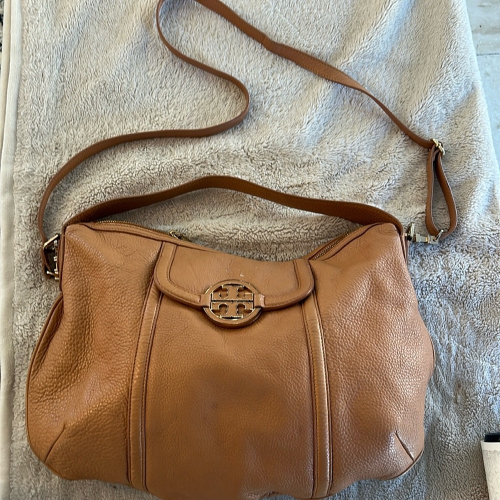 Tory Burch 'Amanda' Leather Crossbody Hobo in Aged Vachetta